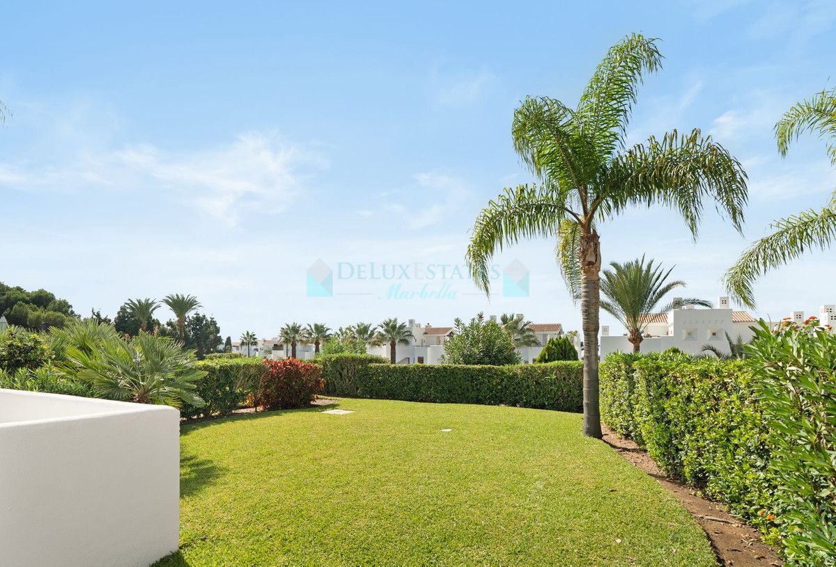 Ground Floor Apartment for rent in Los Monteros, Marbella East