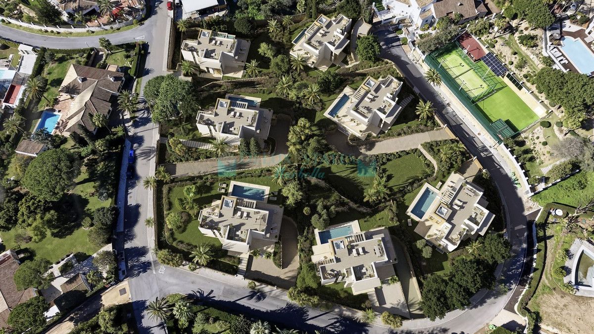 Villa for sale in Las Chapas, Marbella East