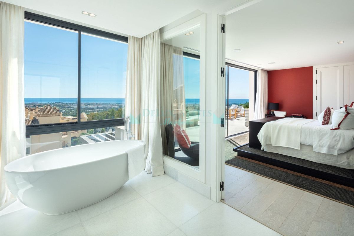 Villa for sale in La Quinta, Benahavis