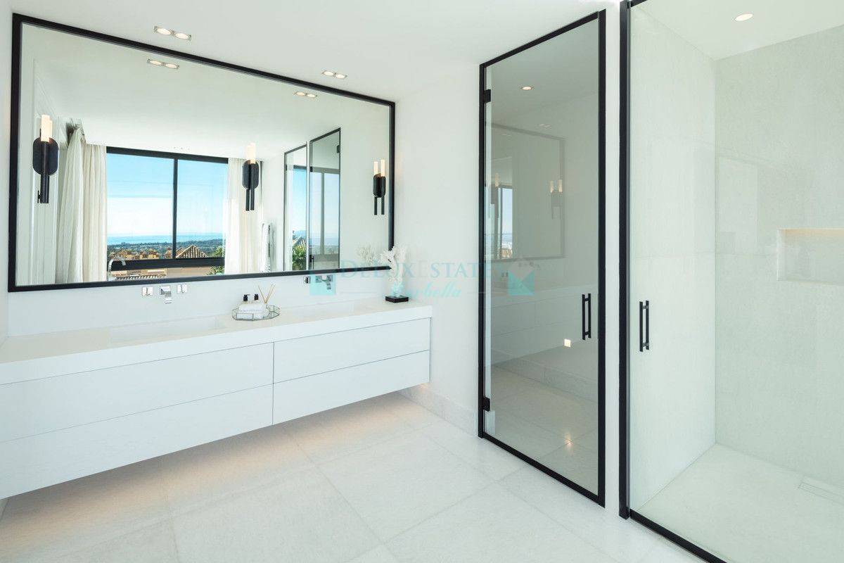 Villa for sale in La Quinta, Benahavis