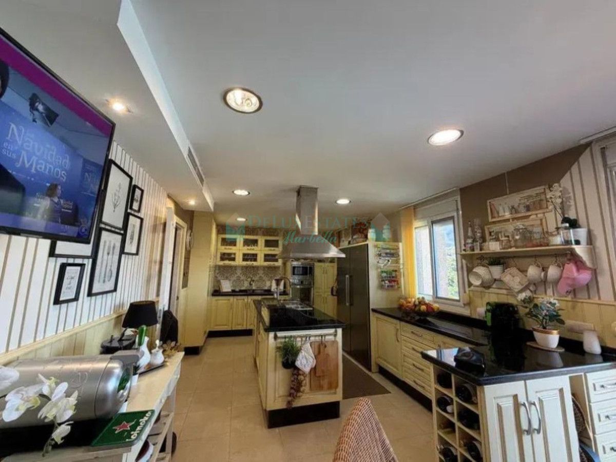 Penthouse for sale in Estepona