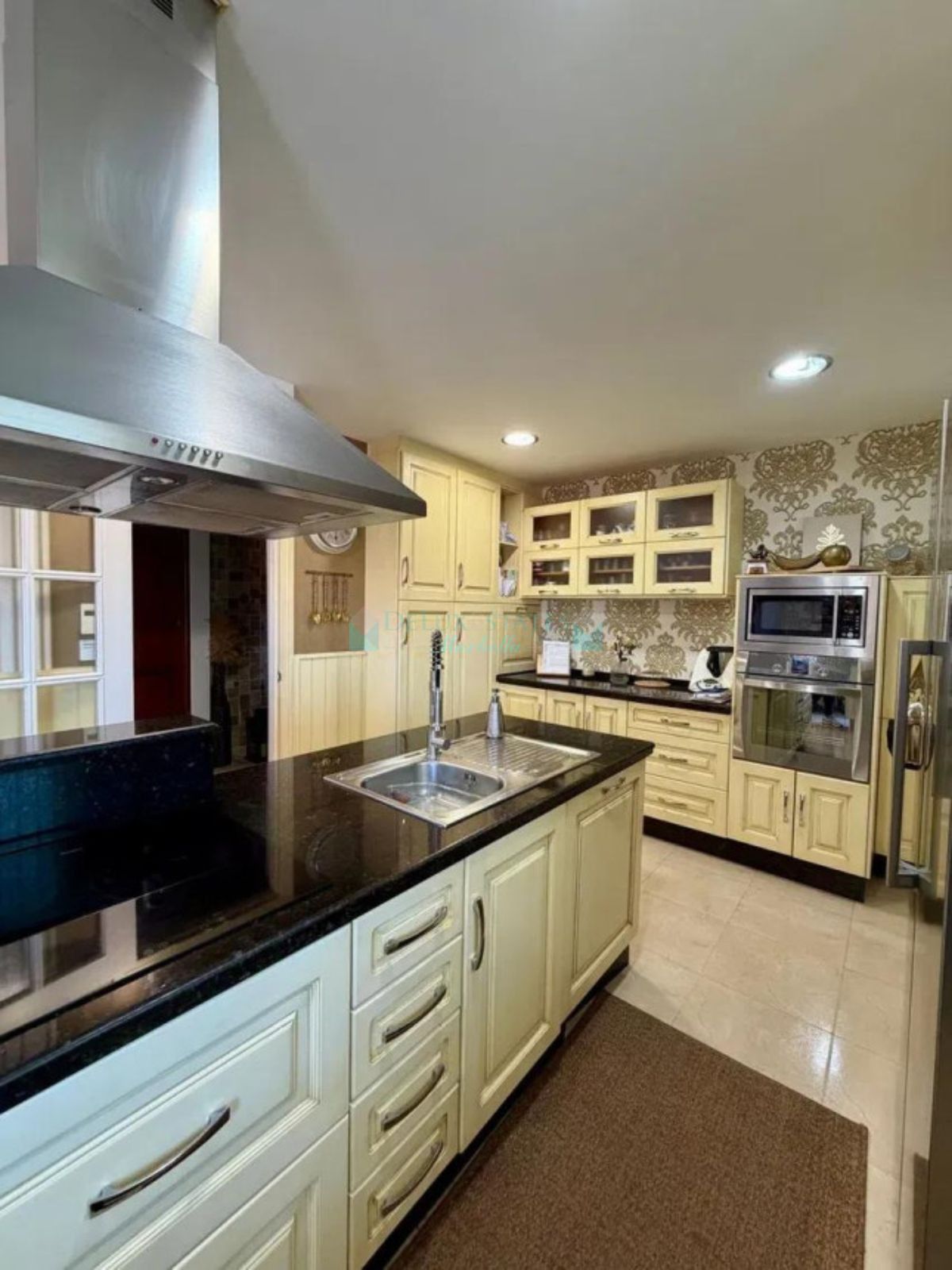 Penthouse for sale in Estepona