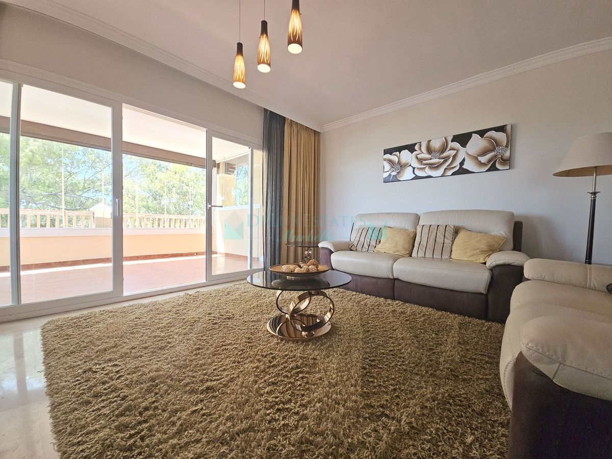 Apartment for rent in Atalaya, Estepona