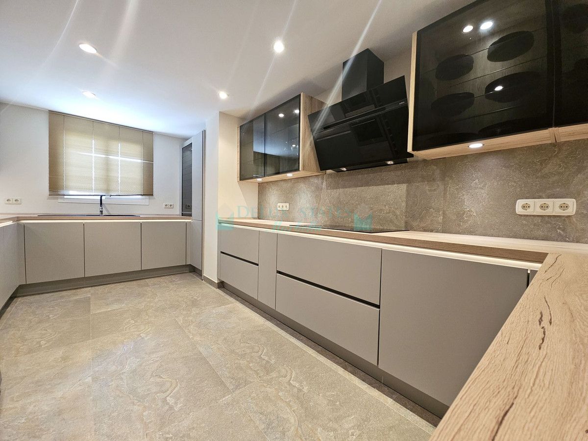 Apartment for rent in Atalaya, Estepona