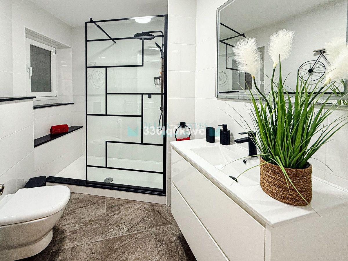 Apartment for sale in Benahavis