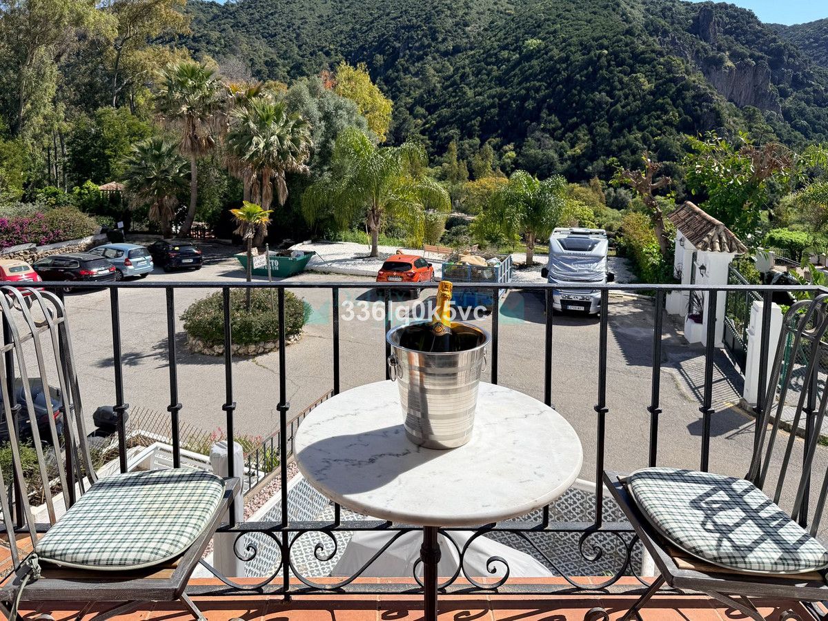 Apartment for sale in Benahavis