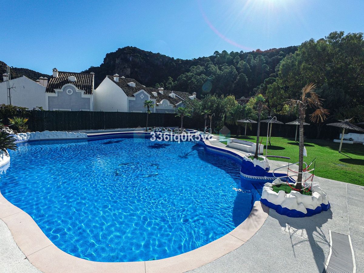 Apartment for sale in Benahavis