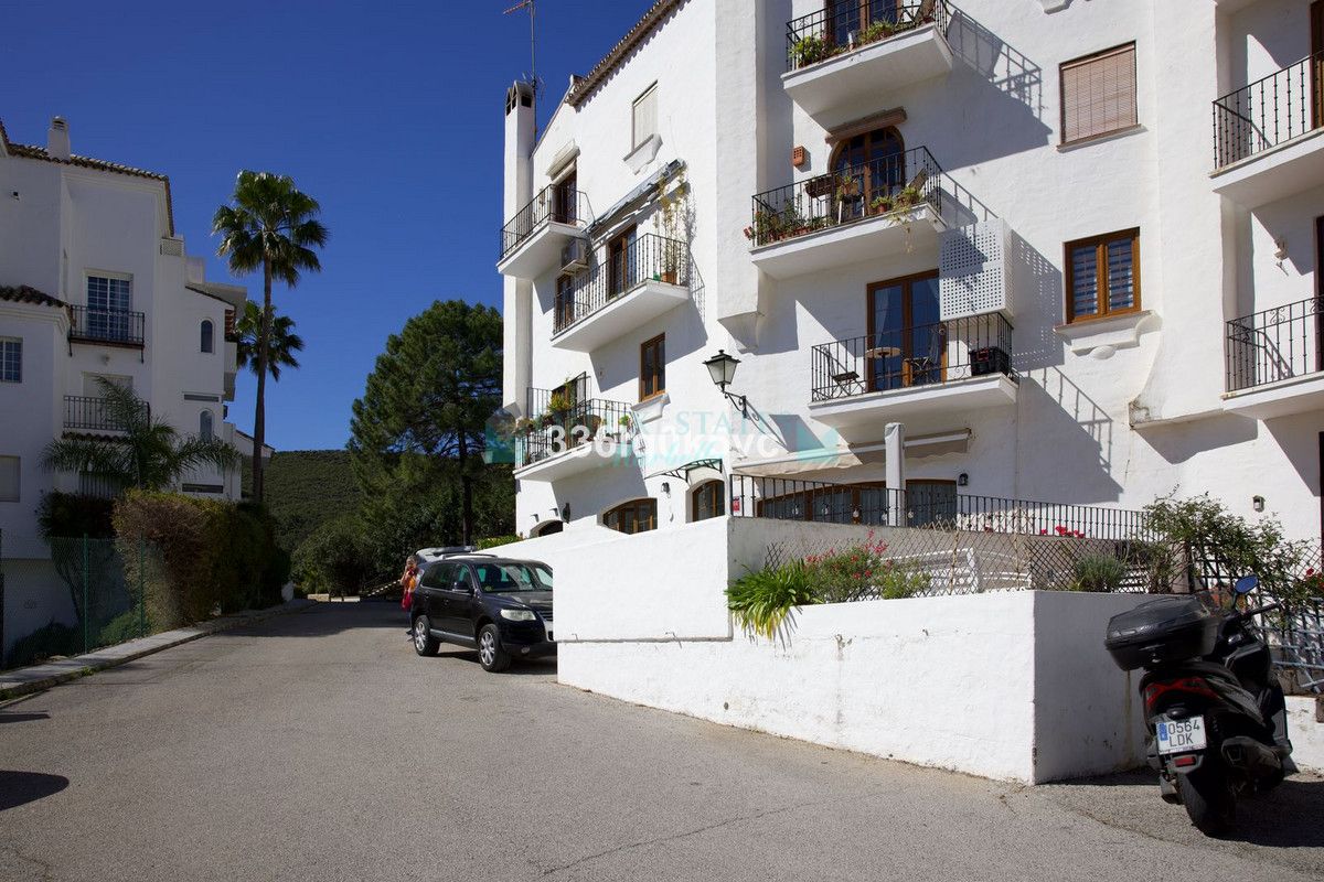 Apartment for sale in Benahavis
