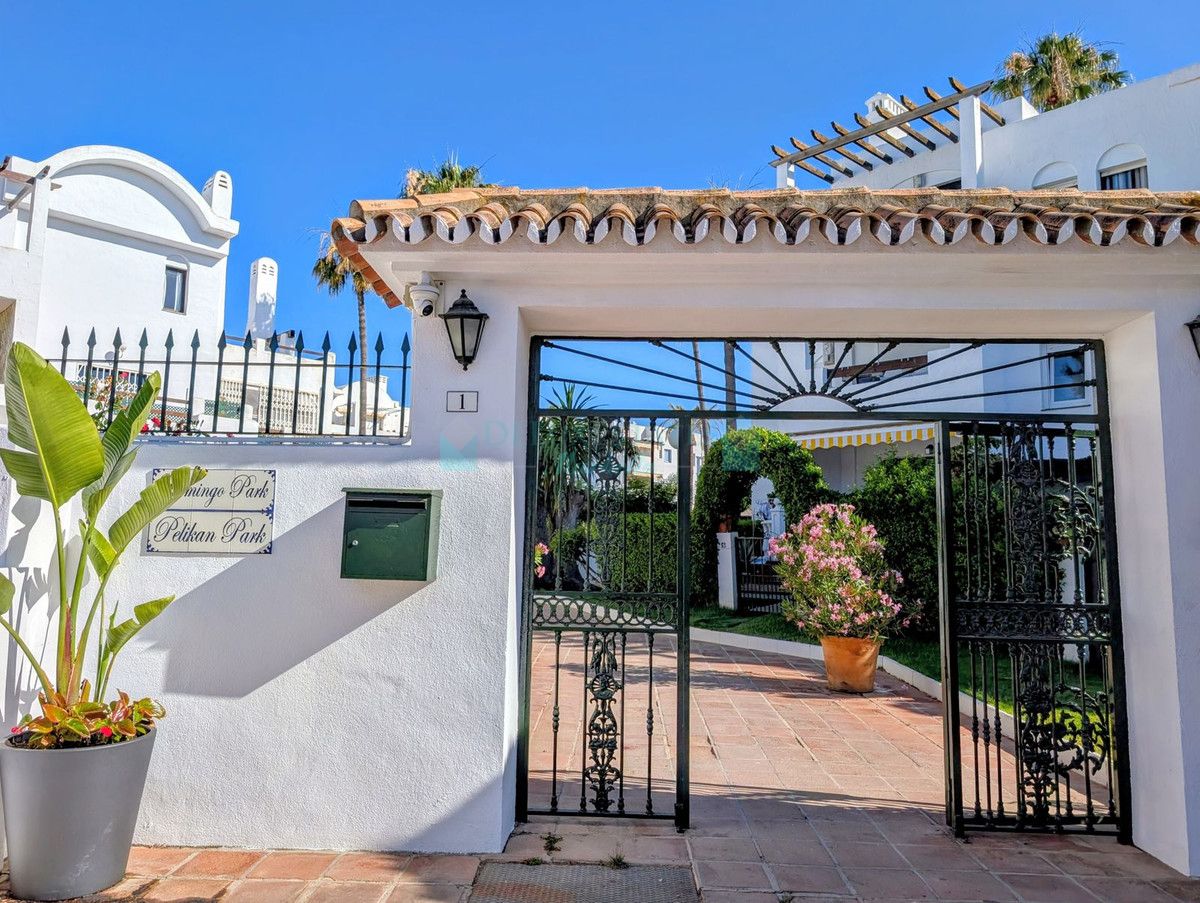 Penthouse for sale in New Golden Mile, Estepona
