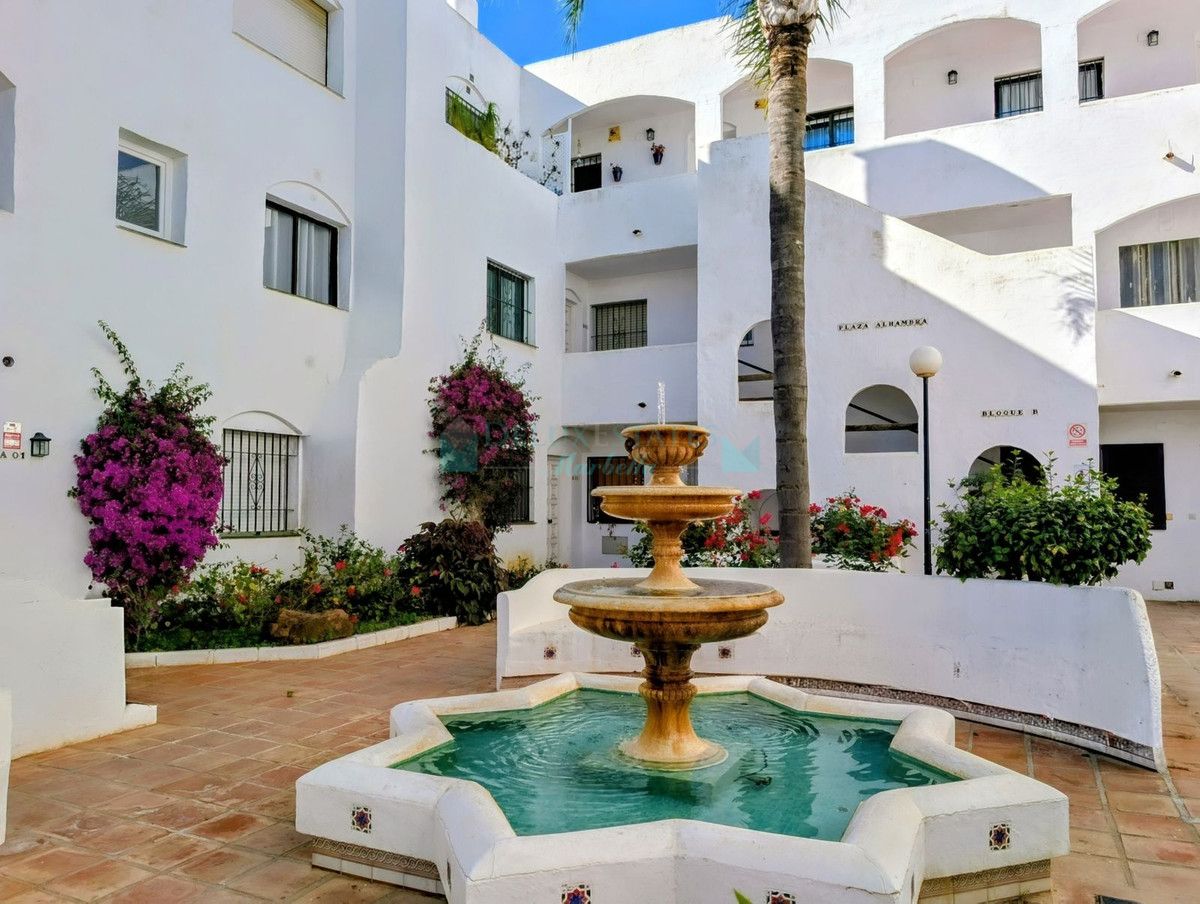 Penthouse for sale in New Golden Mile, Estepona