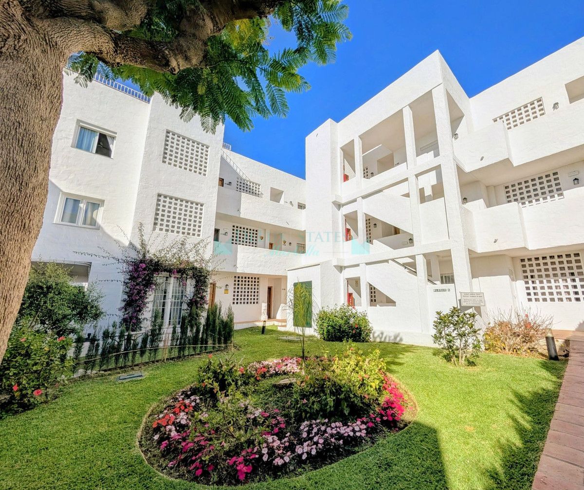 Penthouse for sale in New Golden Mile, Estepona