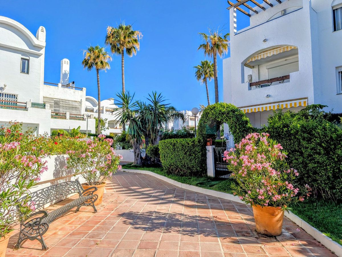 Penthouse for sale in New Golden Mile, Estepona