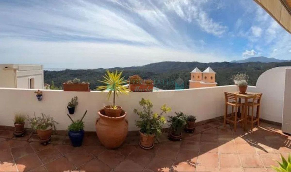 Town House for sale in Benahavis