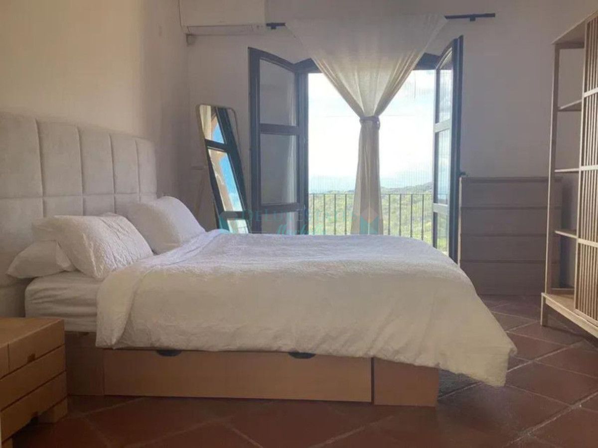 Town House for sale in Benahavis