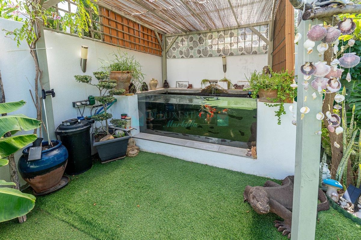 Villa for sale in Estepona