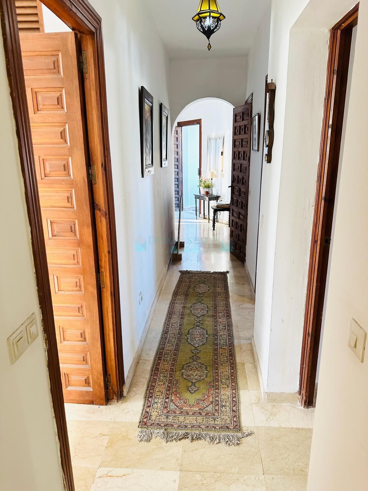 Villa for sale in Atalaya, Estepona