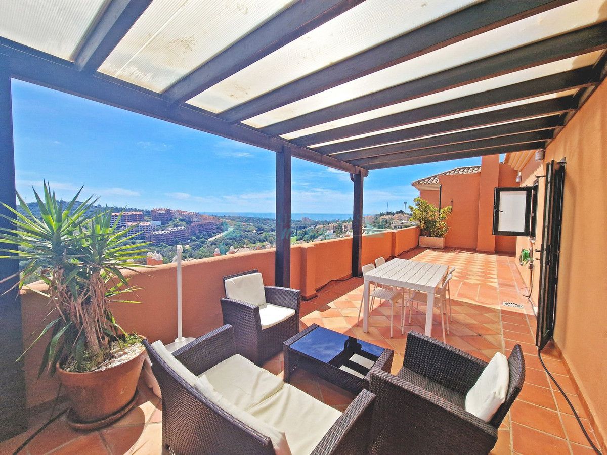 Penthouse for sale in Elviria, Marbella East