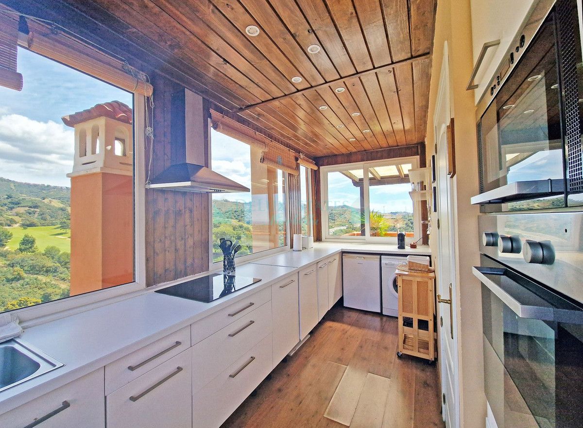 Penthouse for sale in Elviria, Marbella East