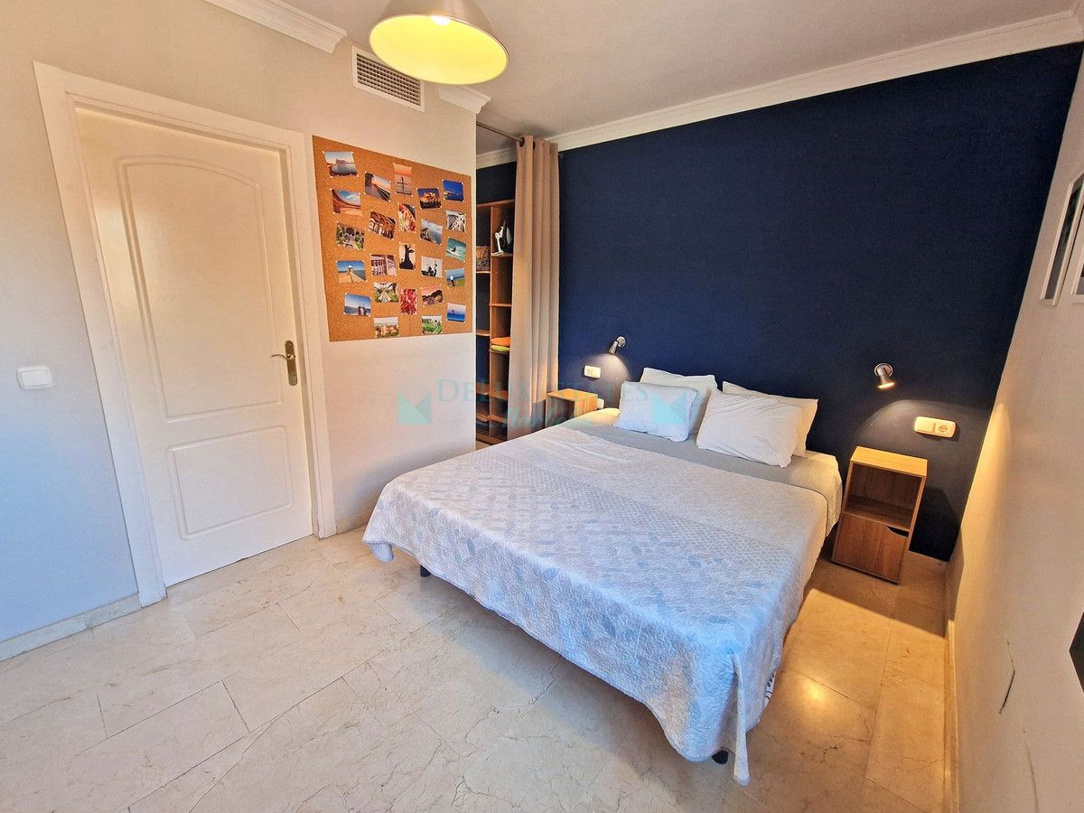 Penthouse for sale in Elviria, Marbella East