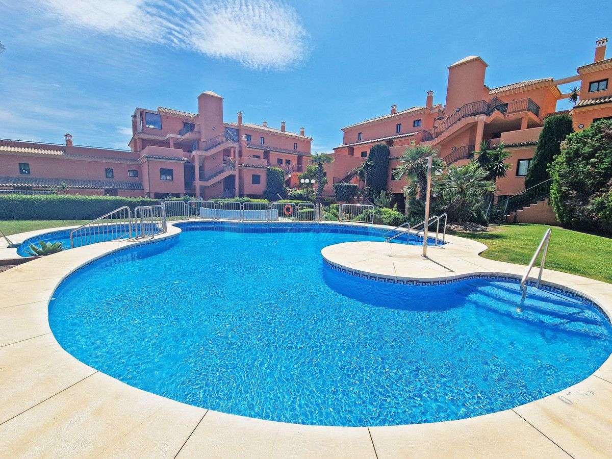 Penthouse for sale in Elviria, Marbella East