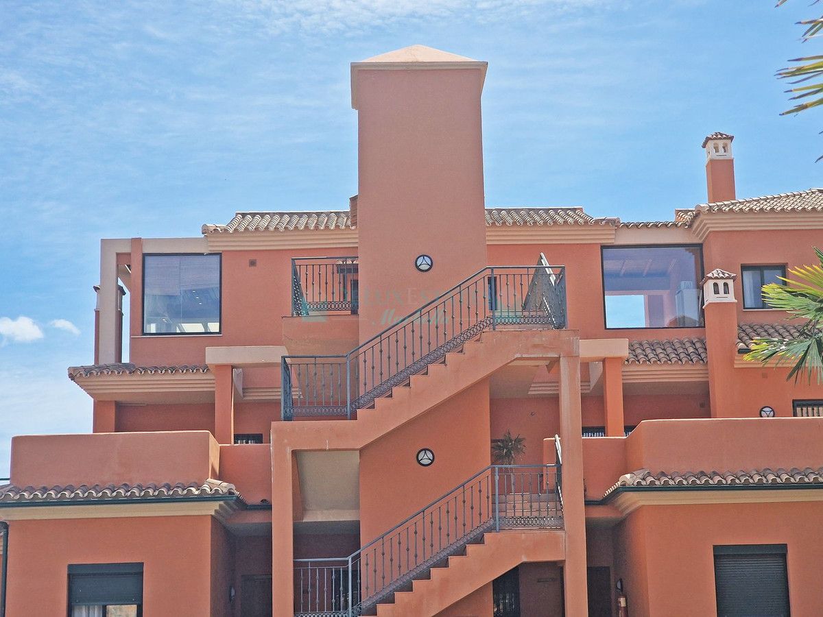 Penthouse for sale in Elviria, Marbella East