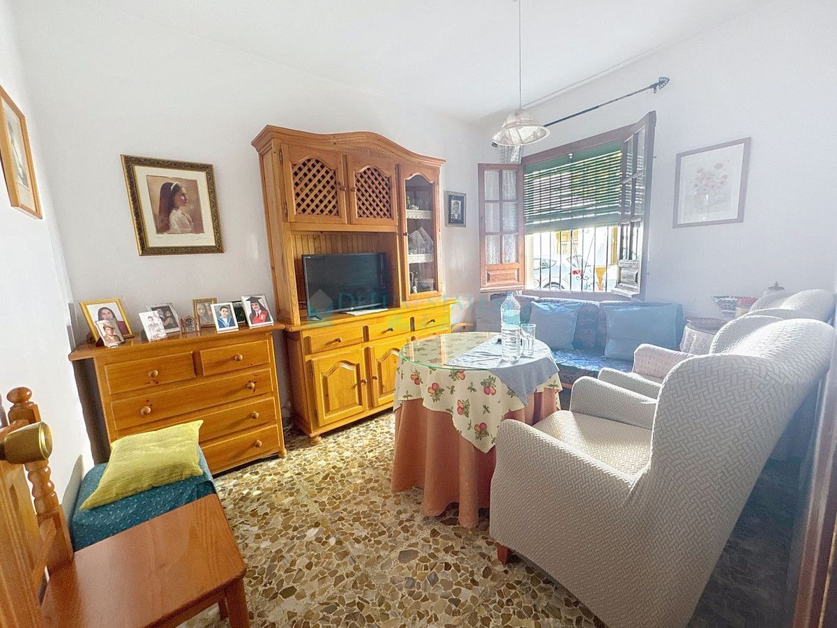 Town House for sale in Estepona