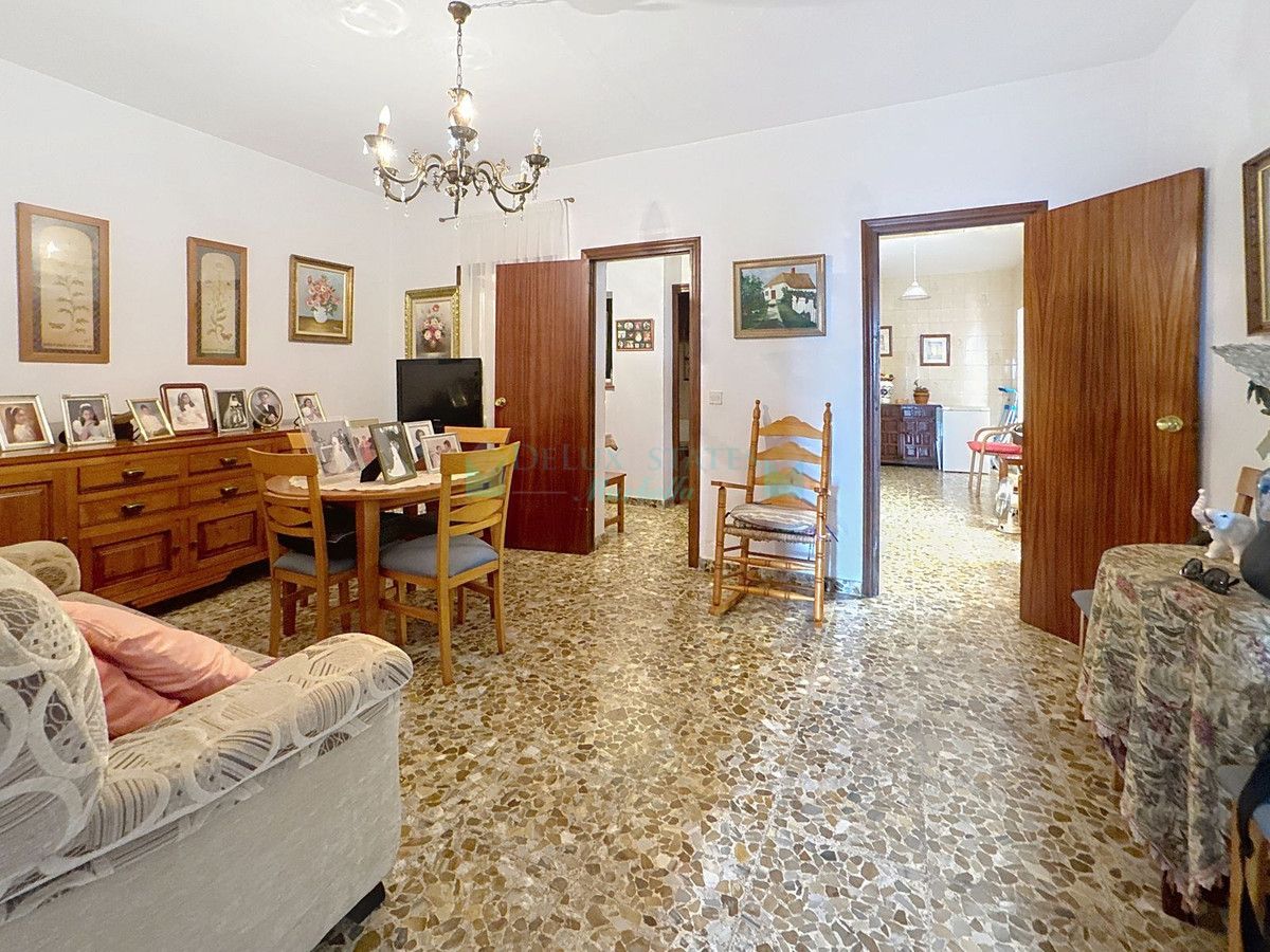Town House for sale in Estepona