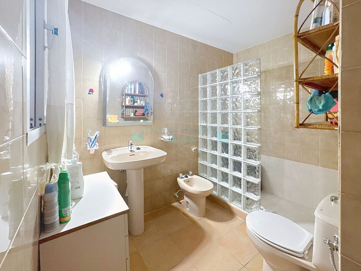 Town House for sale in Estepona