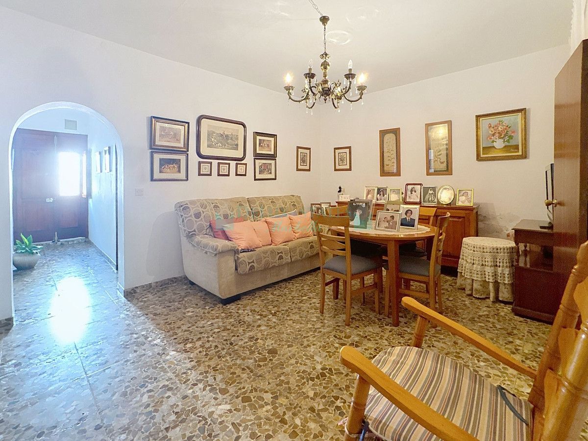 Town House for sale in Estepona