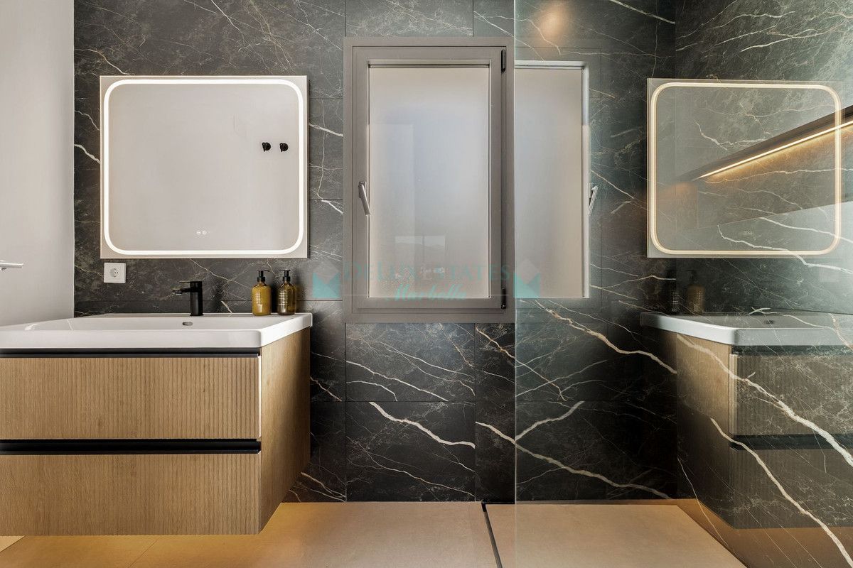 Penthouse for sale in Nueva Andalucia