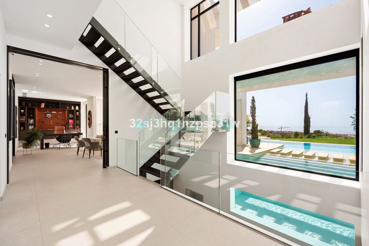 Villa for rent in Estepona