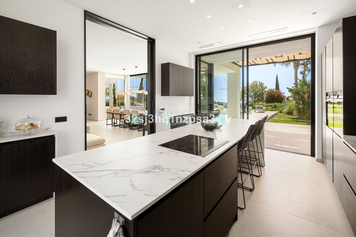 Villa for rent in Estepona