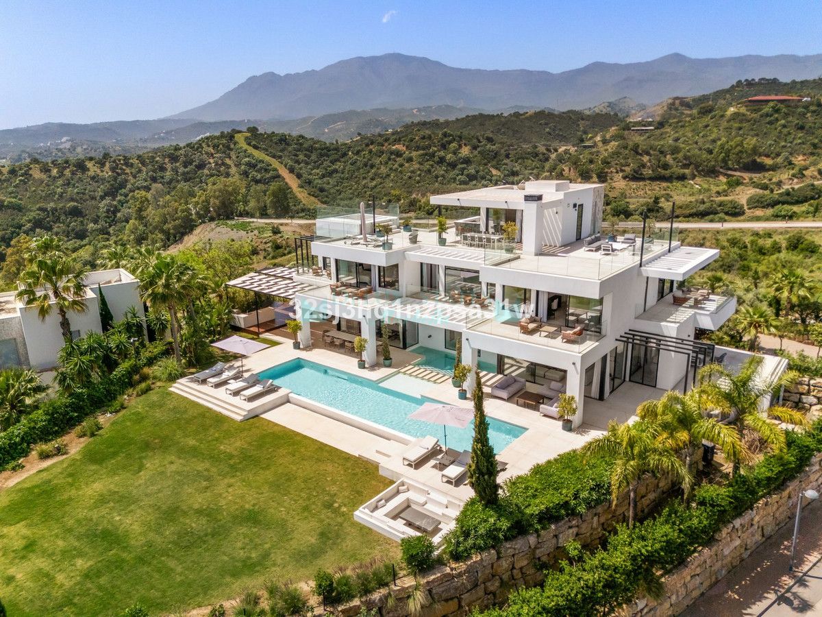 Villa for rent in Estepona
