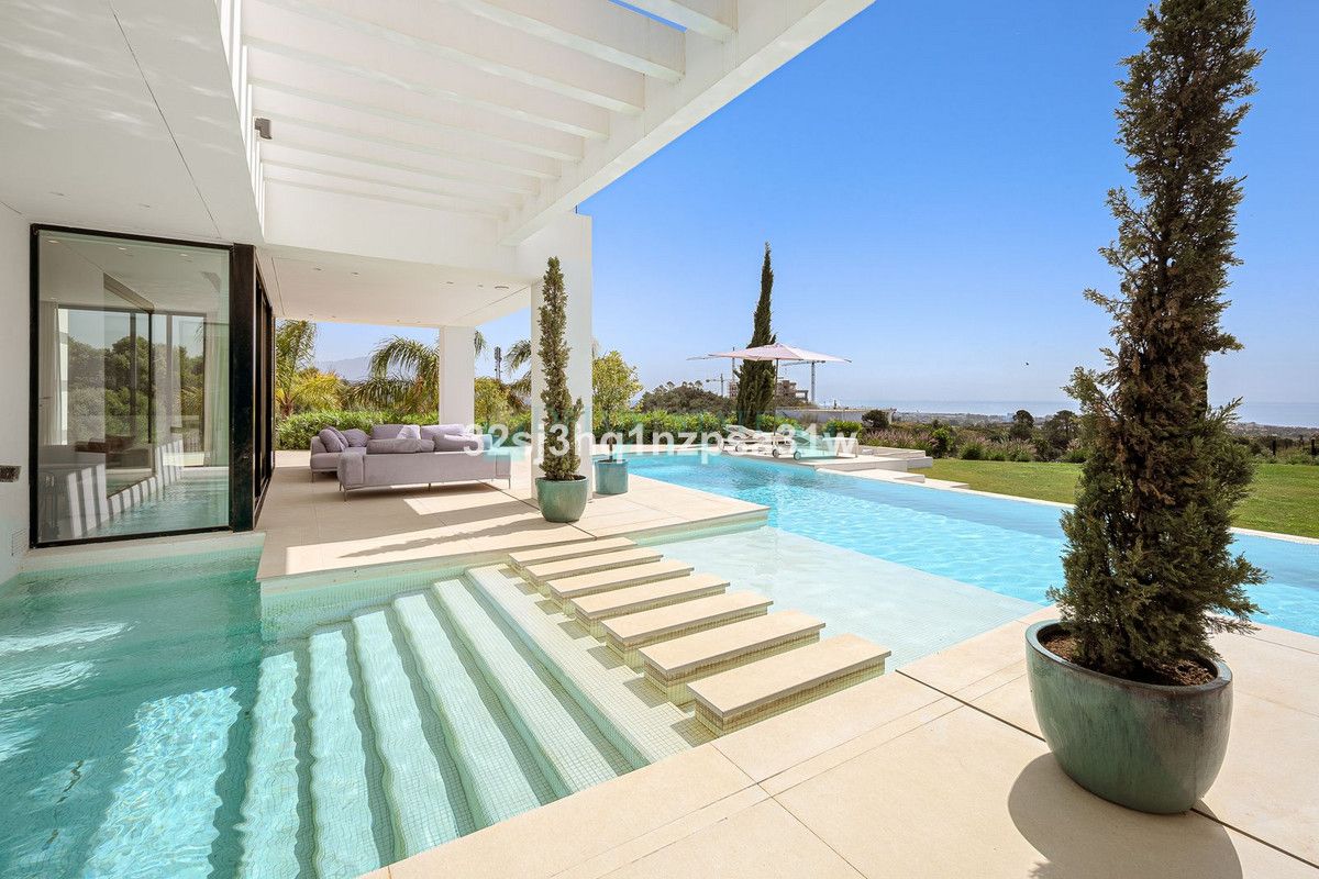 Villa for rent in Estepona