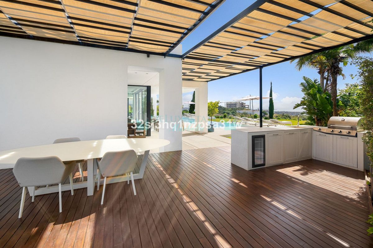 Villa for rent in Estepona