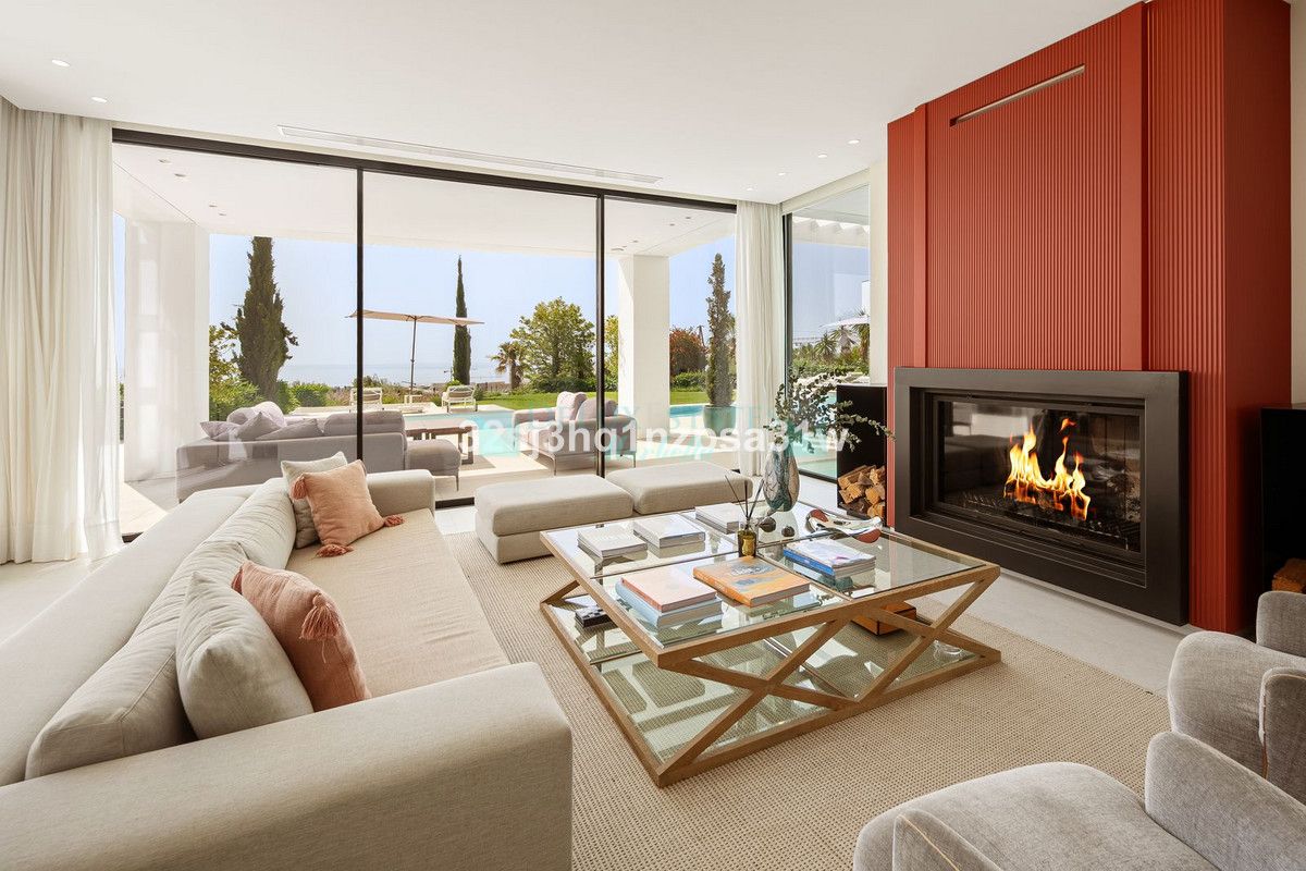 Villa for rent in Estepona
