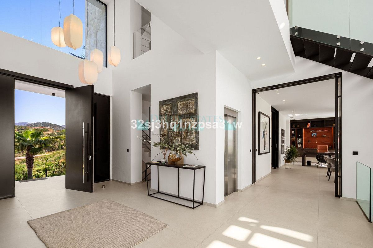 Villa for rent in Estepona