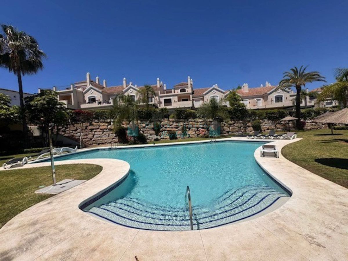 Adosado en alquiler en El Paraiso, Estepona