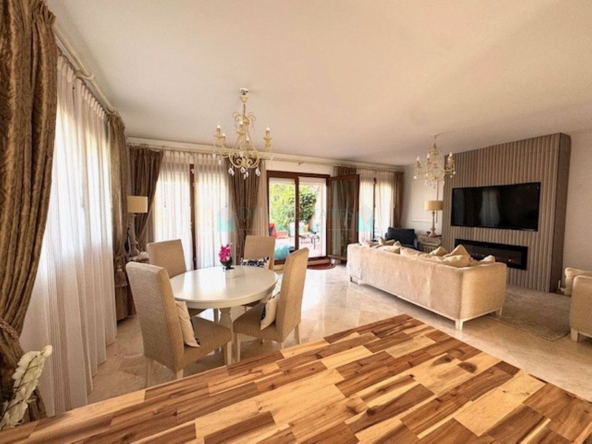 Adosado en alquiler en El Paraiso, Estepona