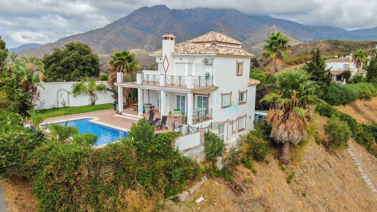 Finca for sale in Estepona