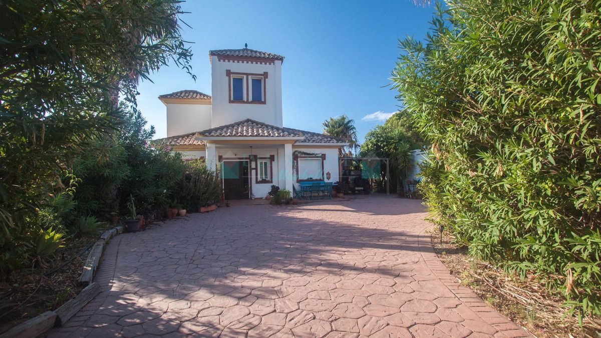 Finca for sale in Estepona