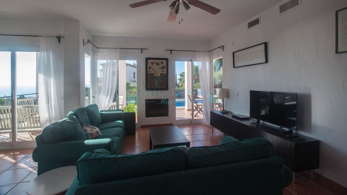 Finca for sale in Estepona