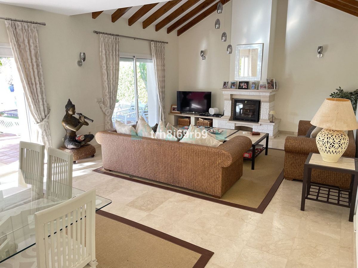 Villa for sale in New Golden Mile, Estepona