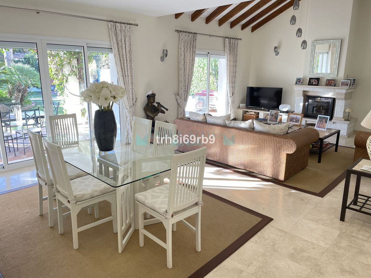 Villa for sale in New Golden Mile, Estepona