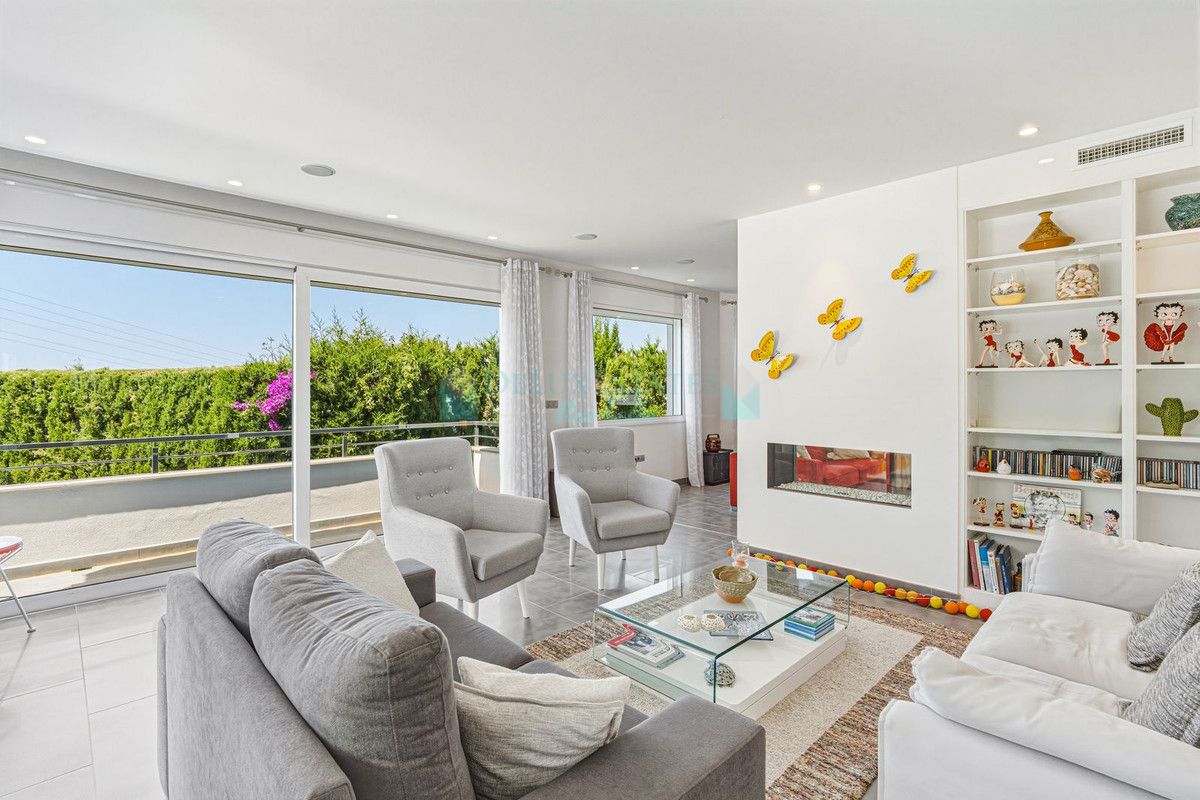 Villa for sale in El Rosario, Marbella East