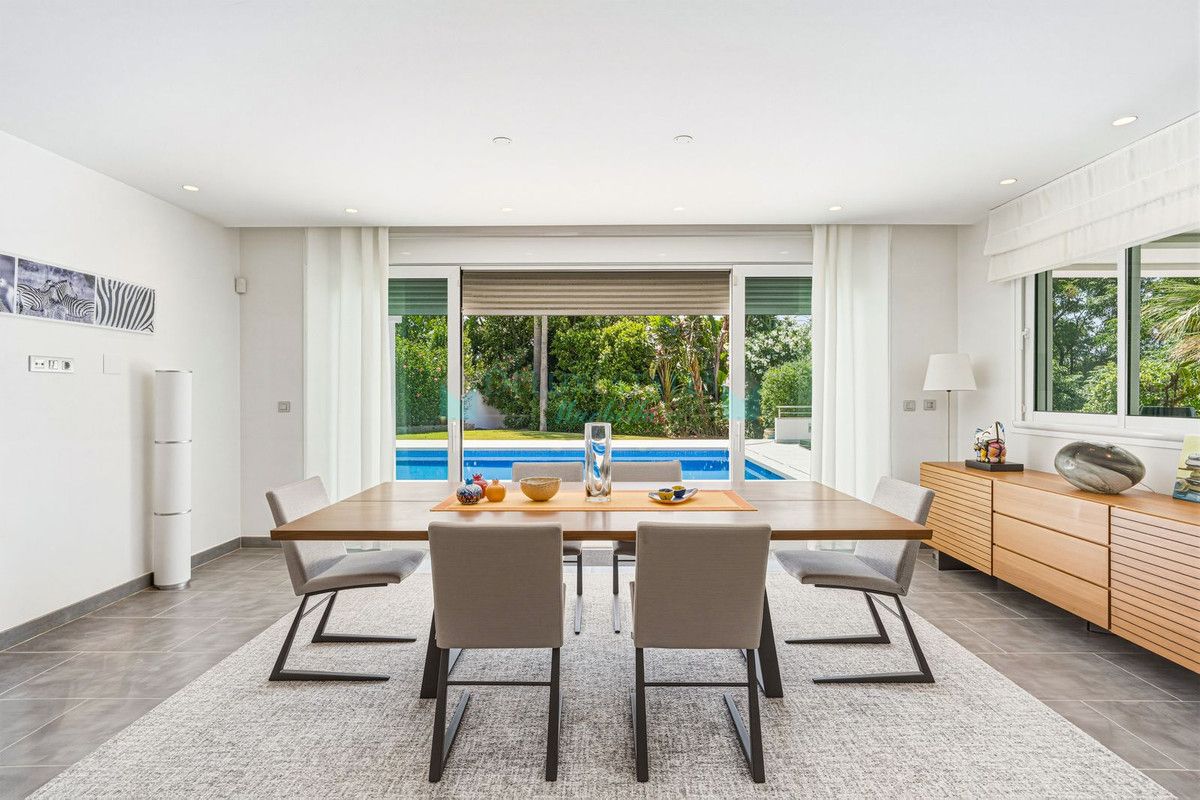 Villa for sale in El Rosario, Marbella East