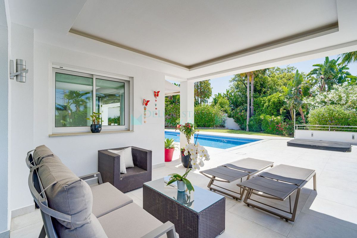 Villa for sale in El Rosario, Marbella East
