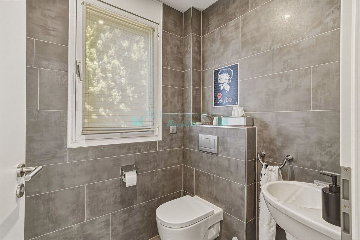 Villa for sale in El Rosario, Marbella East