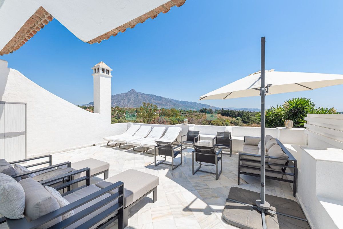 Town House for sale in Nueva Andalucia