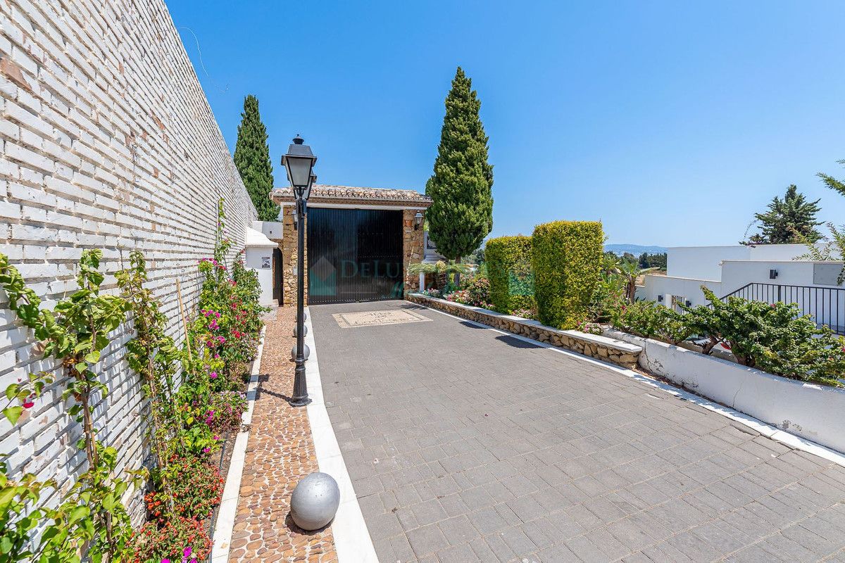 Town House for sale in Nueva Andalucia